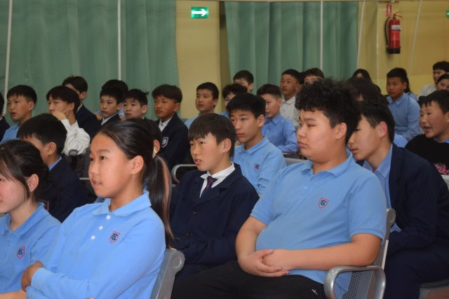 ЕРӨНХИЙ БОЛОВСРОЛЫН СУРГУУЛИЙН СУРАГЧДАД “АМЬДРАЛД ОЙР ХАРИЛЦАА” СЭДЭВТ СУРГАЛТ, НӨЛӨӨЛЛИЙН АЖИЛ ЗОХИОН БАЙГУУЛЛАА.